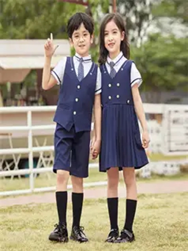 校服