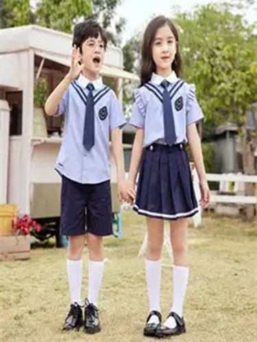 校服